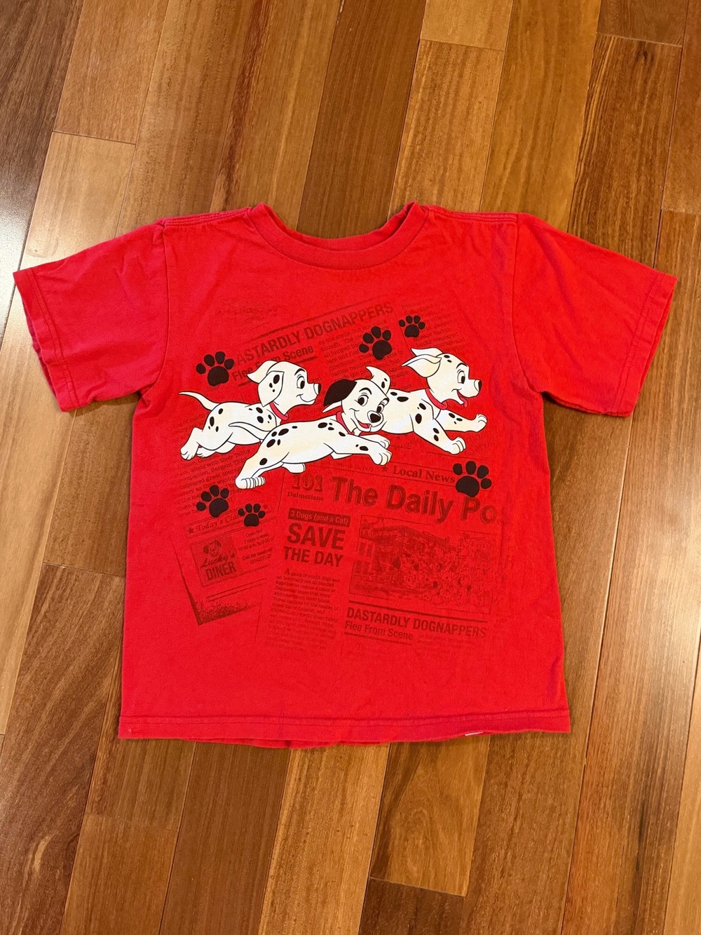 Disney Store Red 101 Dalmatians Graphic Short Sleeve Tee Size S 5/6 - Like New!